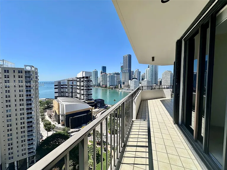 520 Brickell Key Dr #A2015 — Photo 4