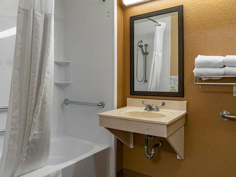 Studio Suite - 2 Full Beds
