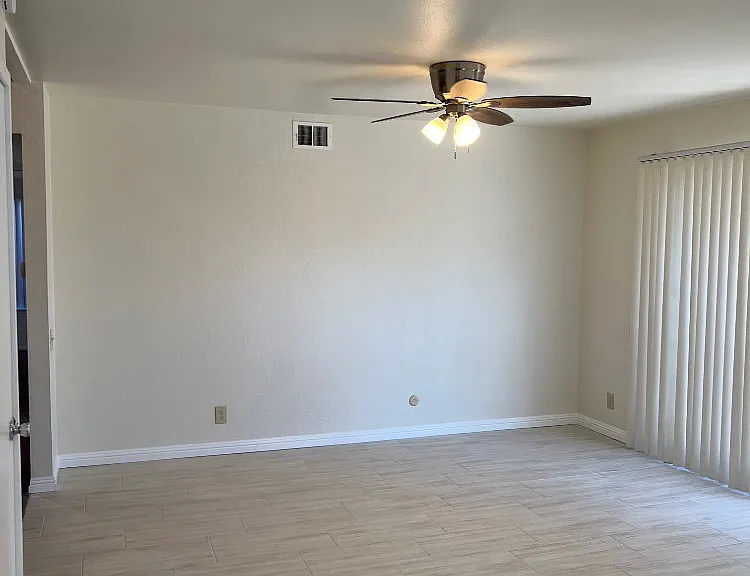 4918 E Glenview Ave — Photo 6
