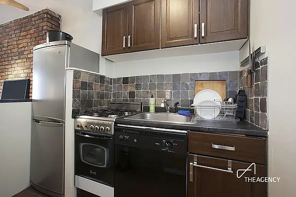 Rented by The Agency | media 16