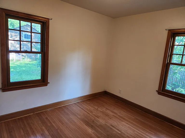 913 2nd St NE #1 — Photo 5
