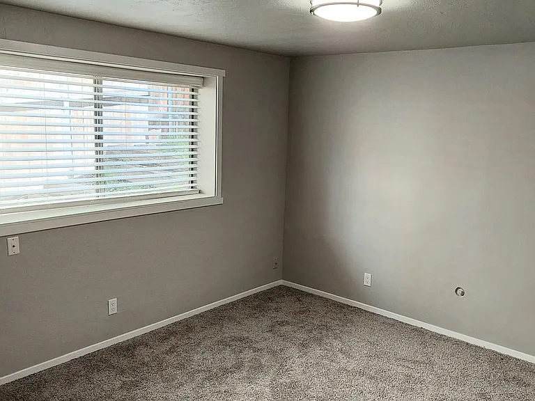 1411 E Hays St — Photo 12