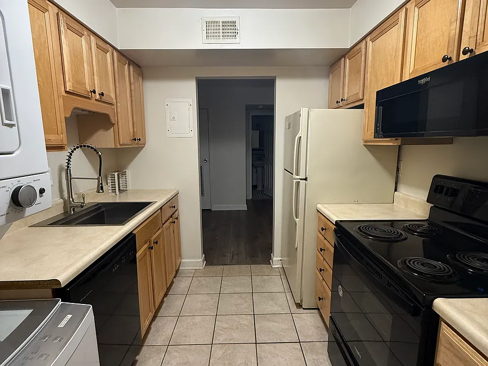 6930 Hanover Pkwy #201