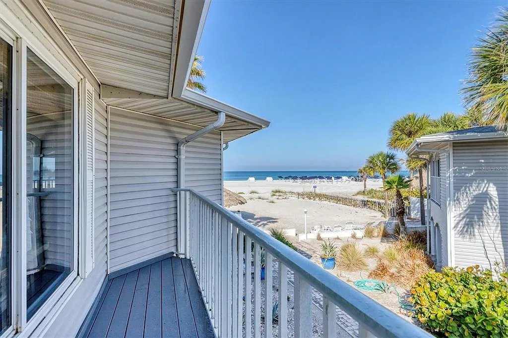 2 bed, 2.0 bath, 1596 sqft, $8,500 — Photo 3
