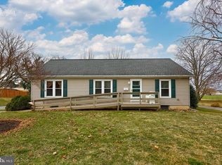 28 N Hershey Ave, Leola, PA 17540