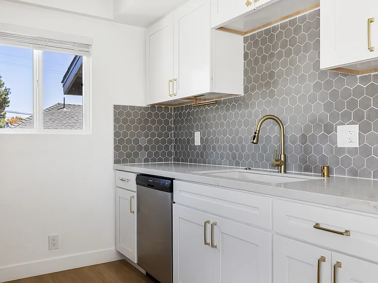 416 Church Ave — Photo 2