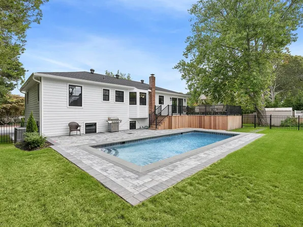 65 Ridge Dr, Sag Harbor, NY 11963