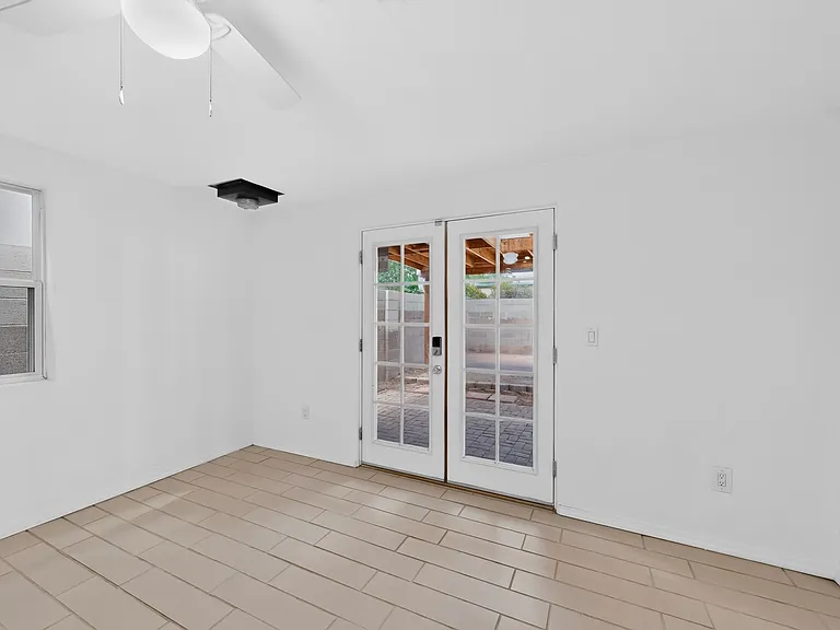 823 San Lorenzo Ave NW — Photo 16