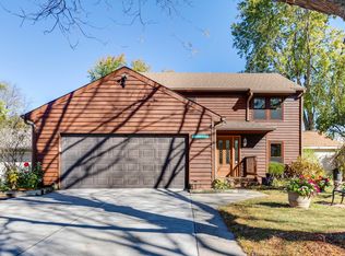8 Debill Ct, Vernon Hills, IL