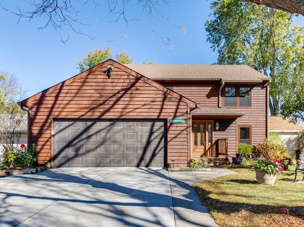 8 Debill Ct, Vernon Hills, IL 60061