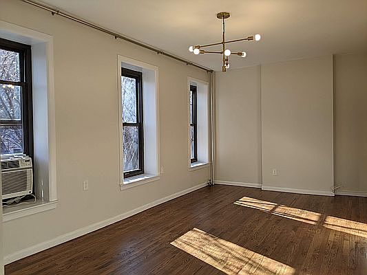 5th image of 109 W 111th St APT 2W