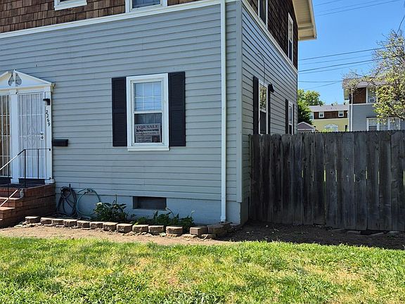 2nd image of 2269 Sacramento St