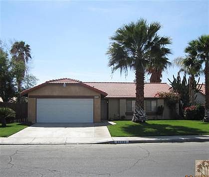 2-car garage, enclosed back yard with newly installed irrigation, extended patio, 20-inch tile in ki
