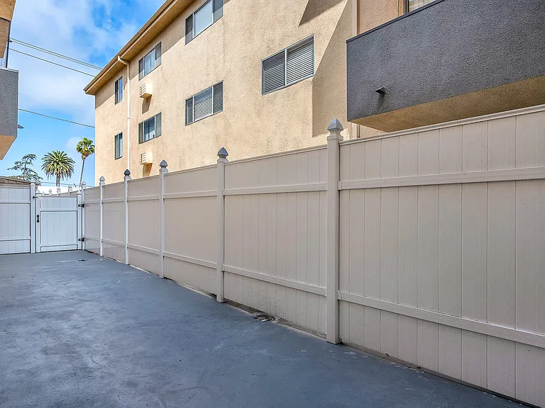 1432 Saltair Ave — Photo 11