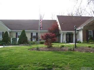 216 Beaumont Ct, Ridge, NY 11961