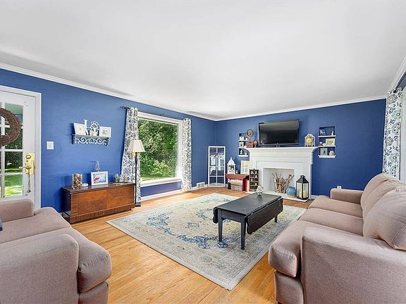 3rd image of 5706 Glenwood Ave