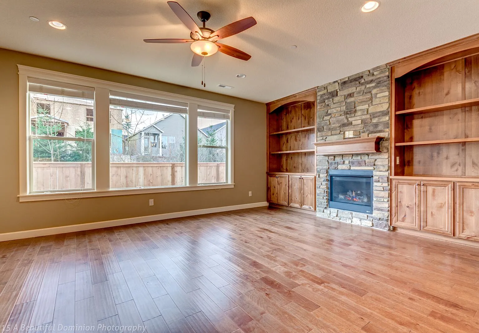 3 bed, 2.5 bath, 2322 sqft, $3,300 — Photo 3
