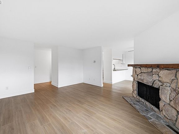 5th image of 44 Eagle Crest Dr APT 26