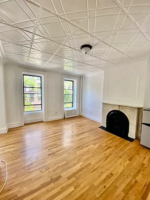 Rented by CMV Realty Inc. | media 8