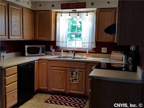 3rd image of 124 Woodside Ln