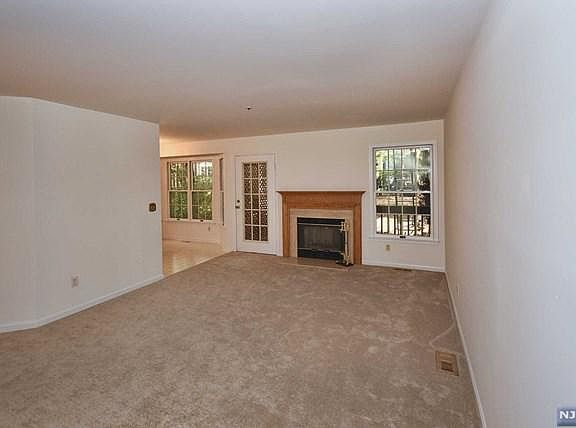 5th image of 607 Fairfax Dr