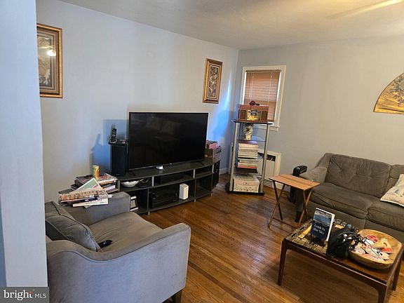 3rd image of 553 E Main St