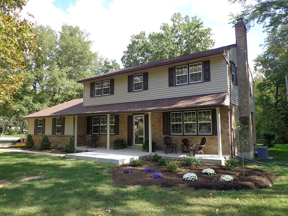 1st image of 2608 Majestic Dr