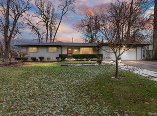 2554 Edgevale Dr, Waterford, MI 48329