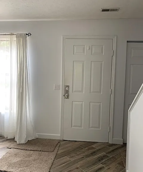 1826 Mountain Dr — Photo 3
