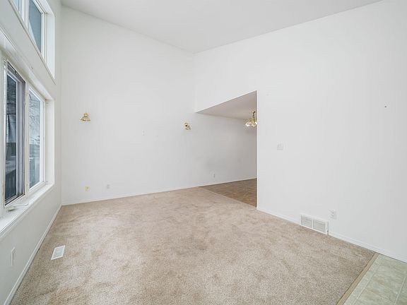 5th image of 12041/43 67th St NW