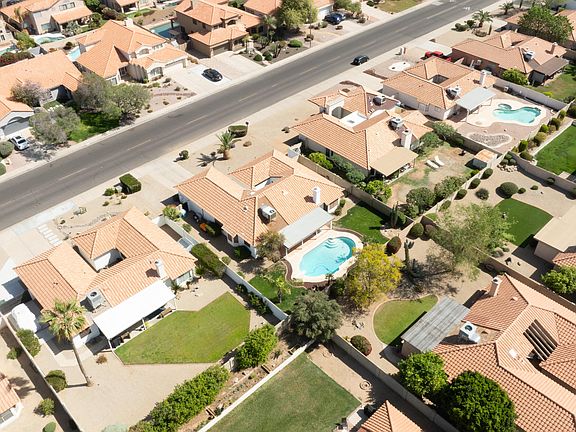 5th image of 5719 E PARADISE Lane