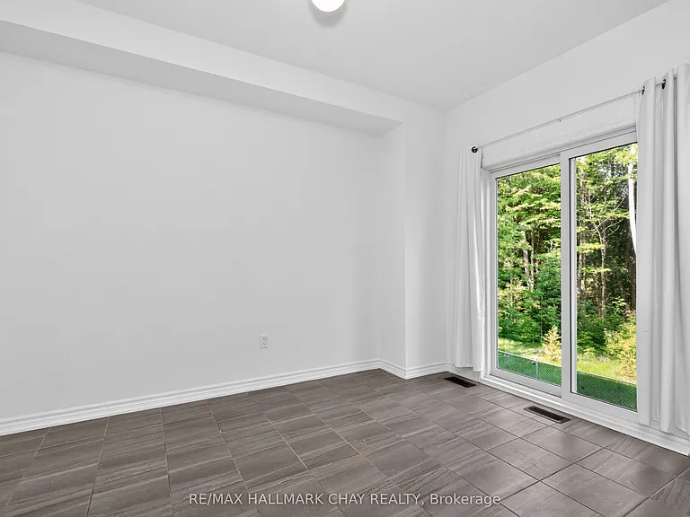 38 Milson Cres — Photo 14
