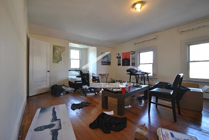2nd image of 77 Thorndike St #Jc2