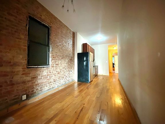 2nd image of 420 Melrose St APT 2