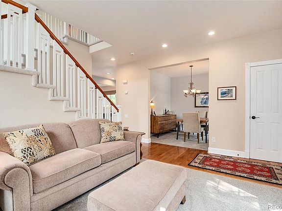 4th image of 983 Roslyn Court