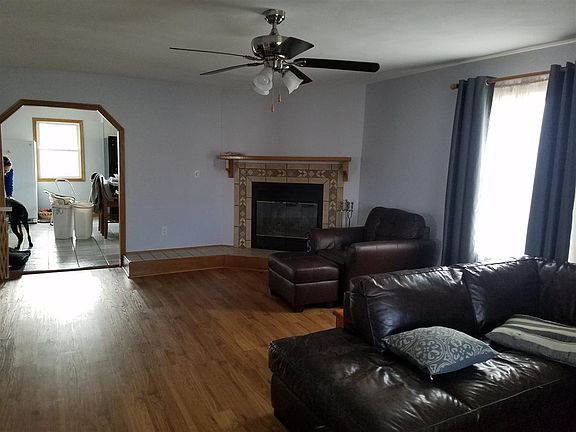 4th image of 305 Pershing Ave