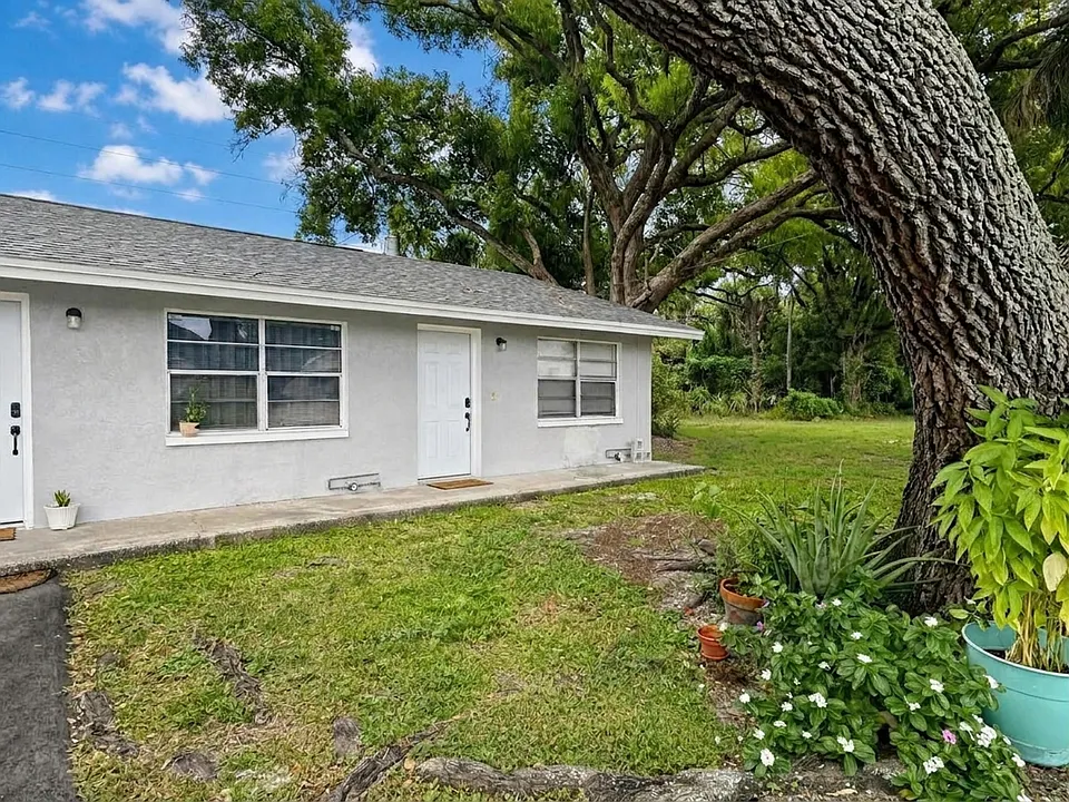 5633 Crissman Dr N #C7
