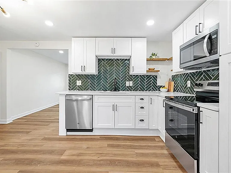 578 Alfred Rd NW — Photo 6