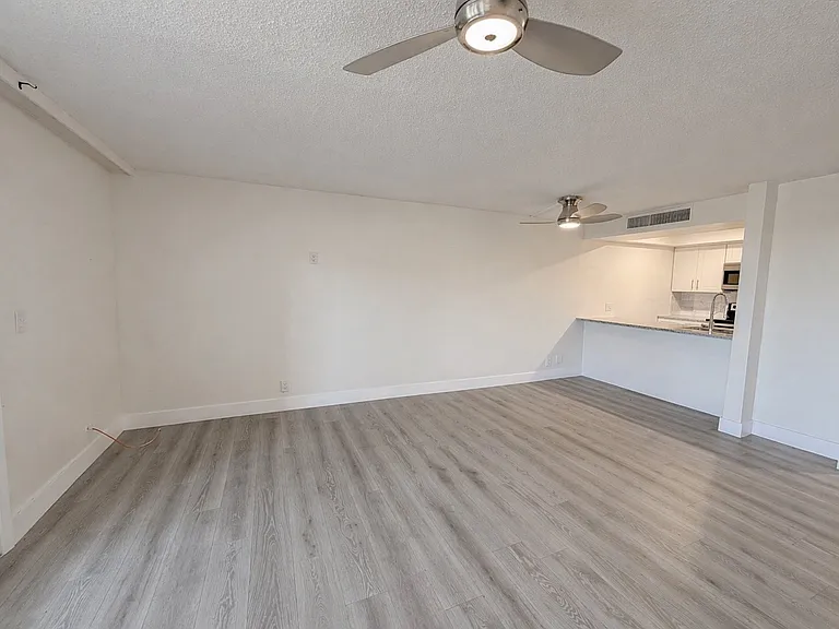 2618 Cove Cay Dr — Photo 8