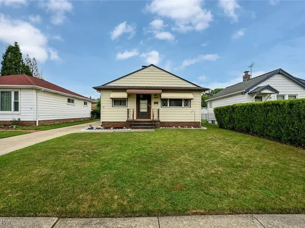 2716 Commonwealth Dr, Parma, OH 44134