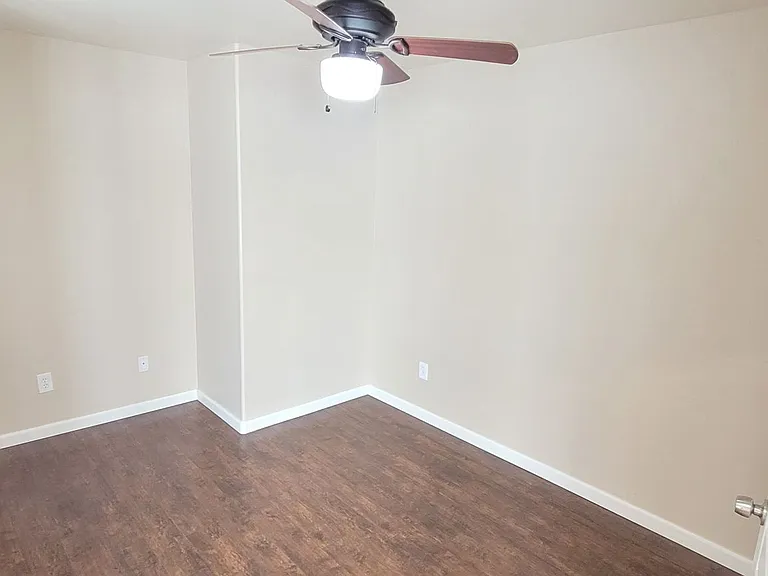 1814 W Desert Hills Dr — Photo 10