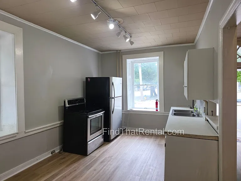 102 N Bedford St — Photo 43