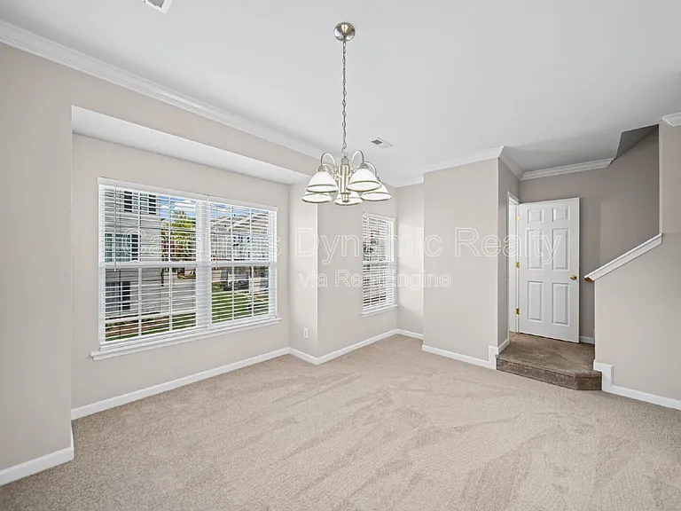 1526 Royal Auburn Ave — Photo 14