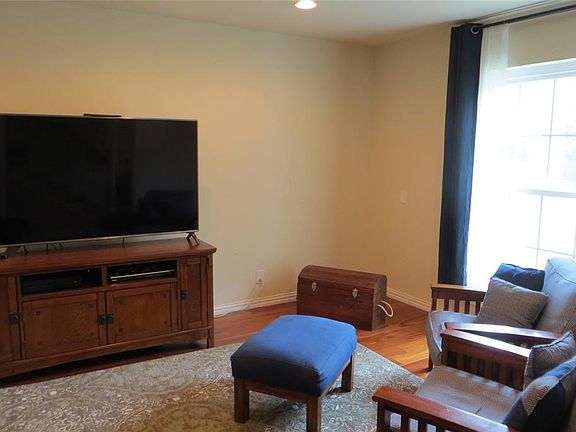 5th image of 405 Westcliff Dr