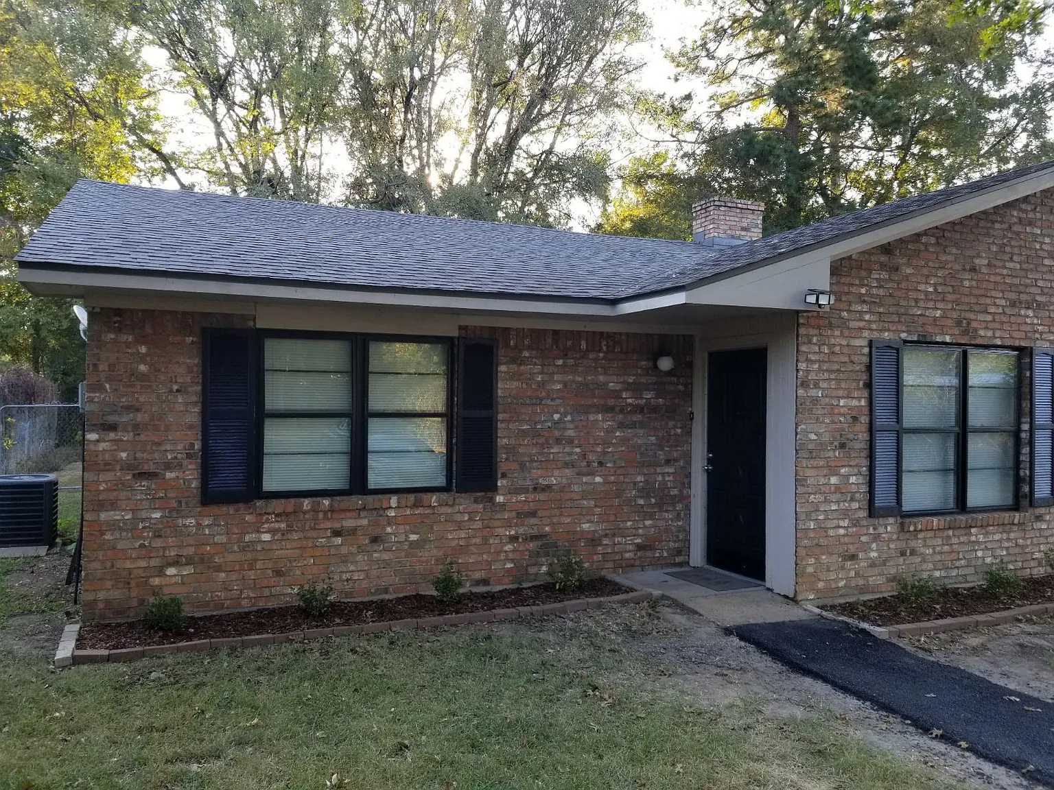 2 bed, 1100 sqft, $1,350 — Photo 2