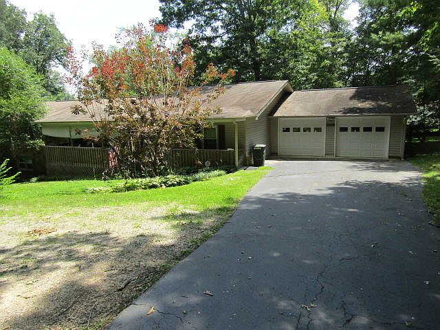 1st image of 910 Mimosa Ln