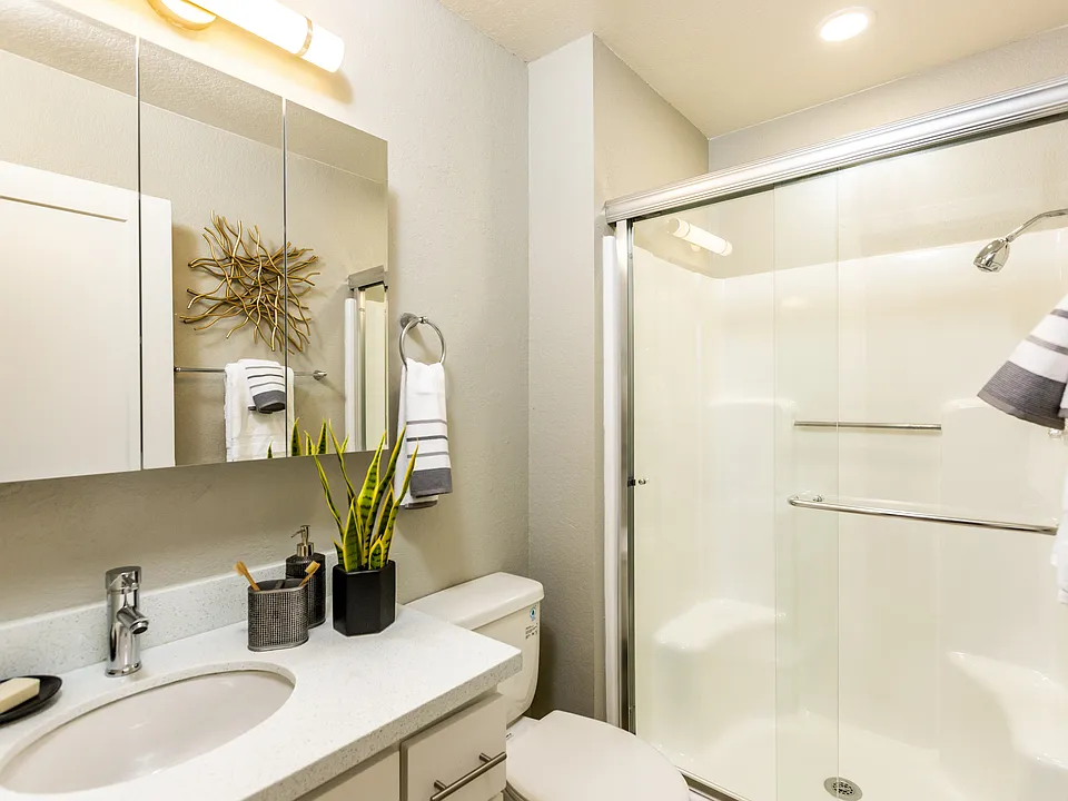 The Marc | Bathroom