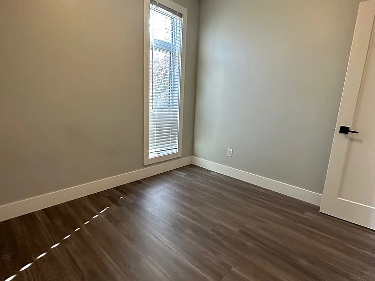 144 Renfrew Ave — Photo 15