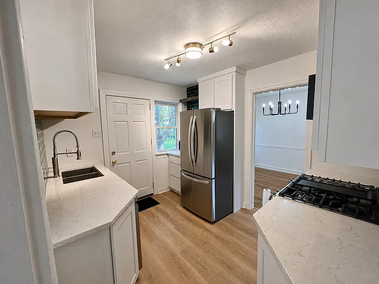 1219 N Geyer Rd — Photo 10