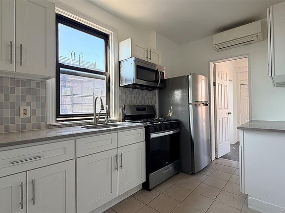 3rd image of 1840 Bronxdale Ave APT 3